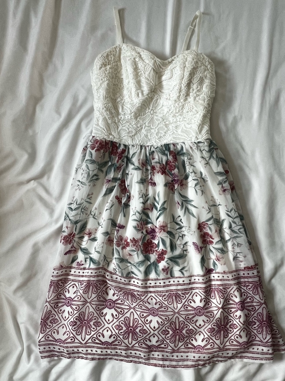 Lily Rose White Lace Bodice Floral Midi Dress with Mauve Accents